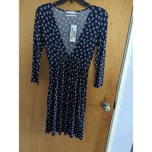 Urban Outfitters NWT Betsey Deep V Neck 3/4 Sleeve Light Weight Dress Size Small